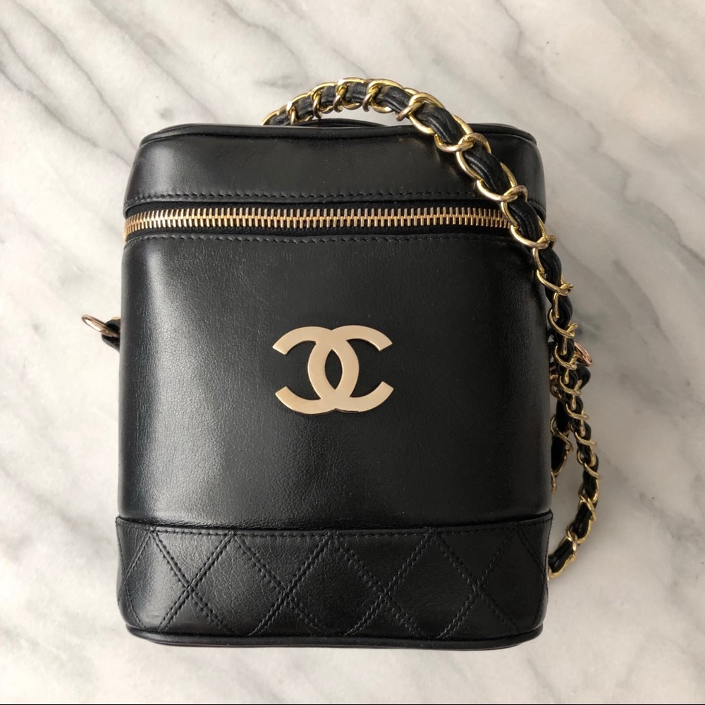 100% Authentic Chanel Vanity Case shoulder bag